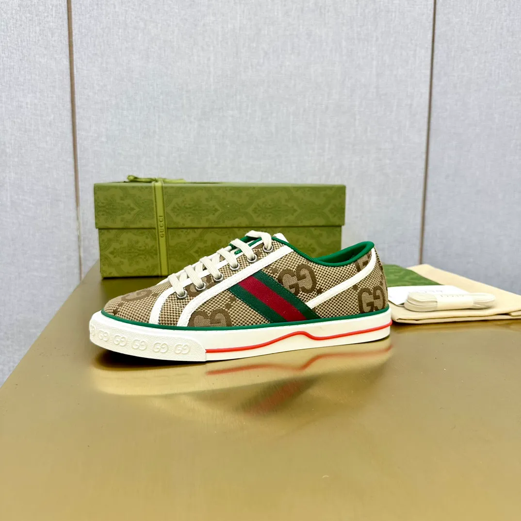 👟👟Ex-factory price 440👟👟 GUCCI 2020 latest classic 1977 low-top double G canvas shoes, original purchase, 1:1 development, original lasting process. Size: 35-45/45. Customized items are non-returnable and must be paid first. . ...new version complete package...